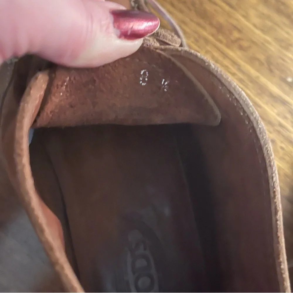 Tods Chukka Desert Dress Boots
Size 8.5 men’s. Camel leather. Vibram sole - Picture 15 of 16